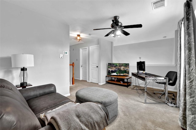 carpeted living room featuring ceiling fan