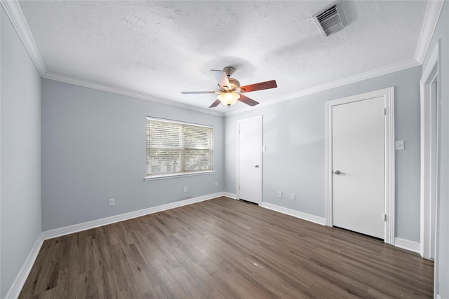 unfurnished bedroom with dark wood-type flooring, ceiling fan, ornamental molding, and a textured ceiling