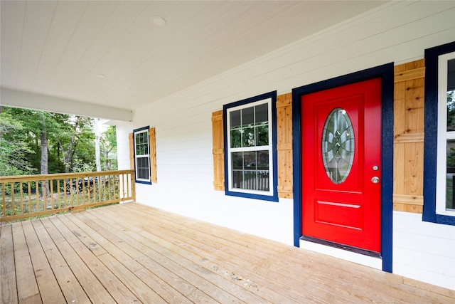 entrance to property featuring a porch