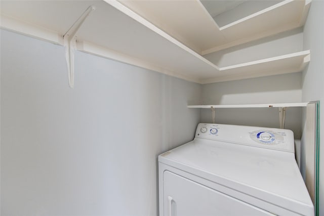 laundry area with washer / clothes dryer