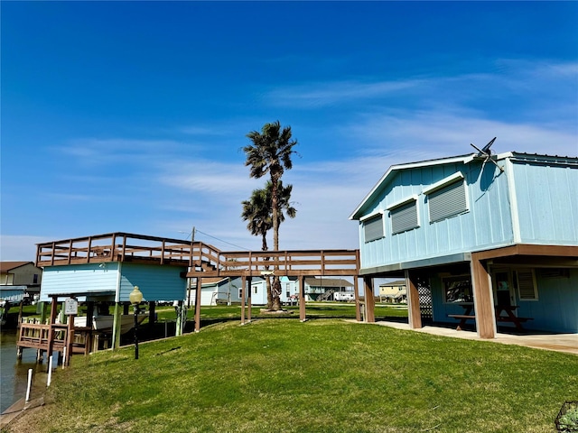 view of yard with a patio