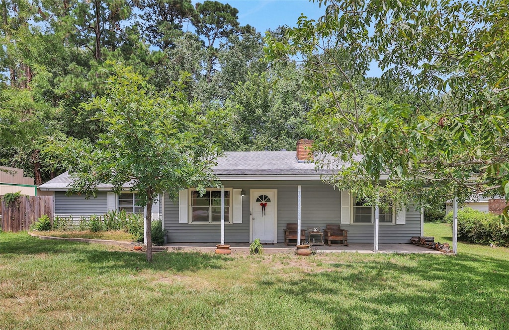 view of front facade with a front yard