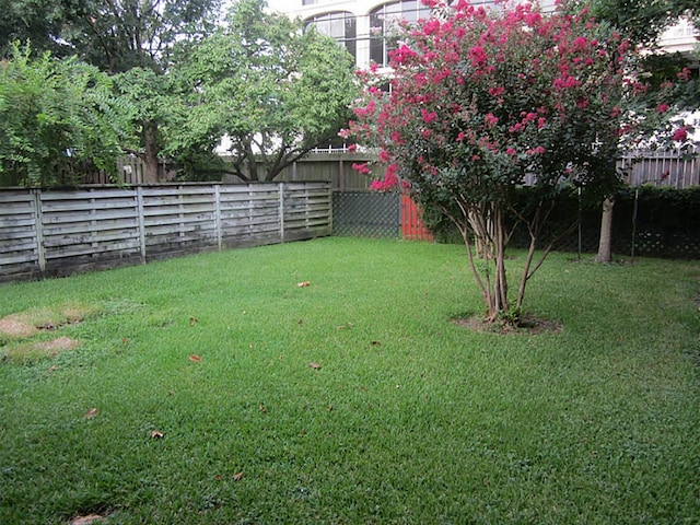 Listing photo 3 for 2014 Timber Ln, Houston TX 77027