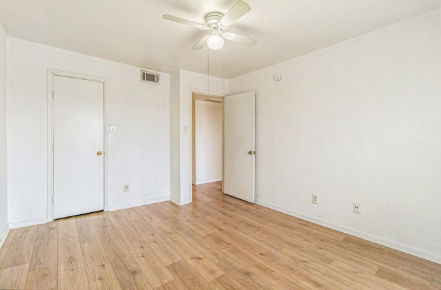 unfurnished room featuring light hardwood / wood-style floors and ceiling fan