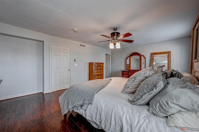 bedroom featuring dark wood-type flooring, visible vents, baseboards, and a ceiling fan