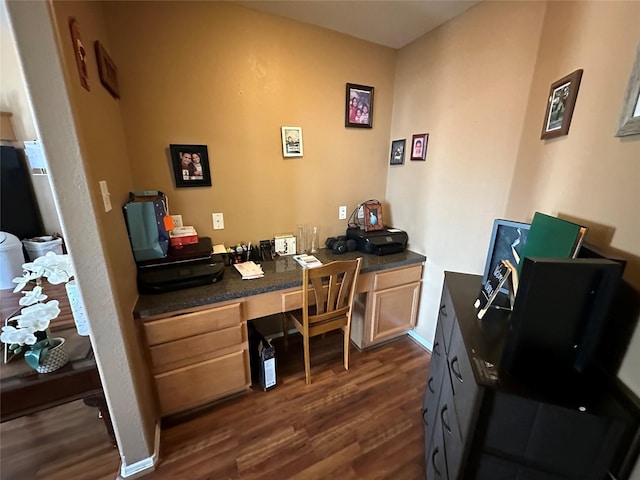 office area with built in desk and dark wood-type flooring