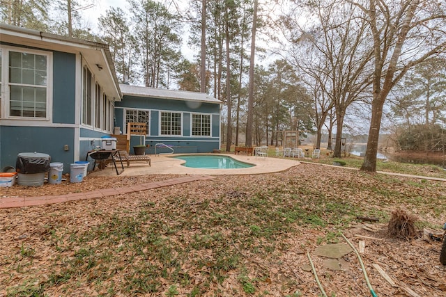 view of yard featuring a patio area