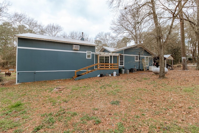 rear view of house featuring a lawn