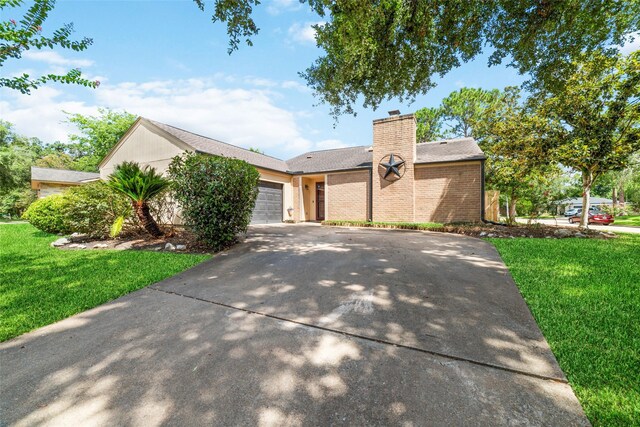 view of front facade with a garage and a front yard