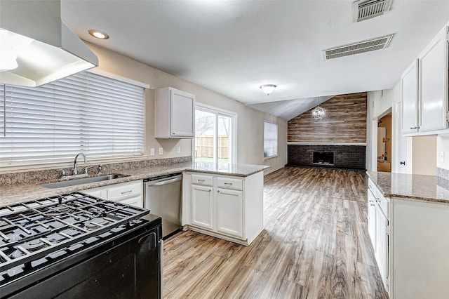 kitchen with sink, dishwasher, white cabinets, kitchen peninsula, and light wood-type flooring