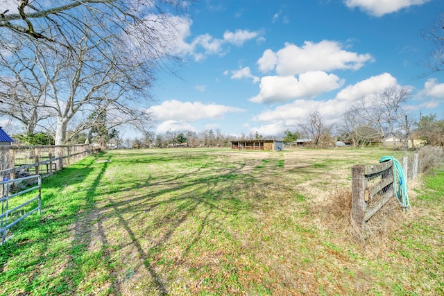 view of yard featuring a rural view