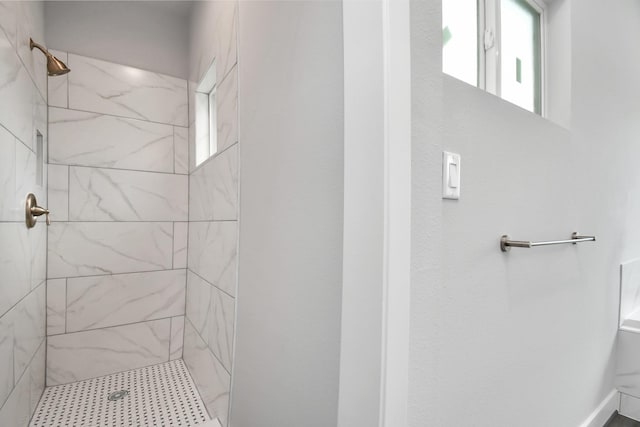 bathroom featuring tiled shower