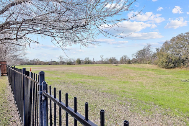 view of yard featuring a rural view