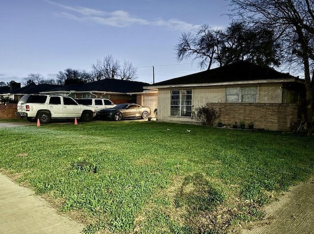 view of front of house featuring a front yard