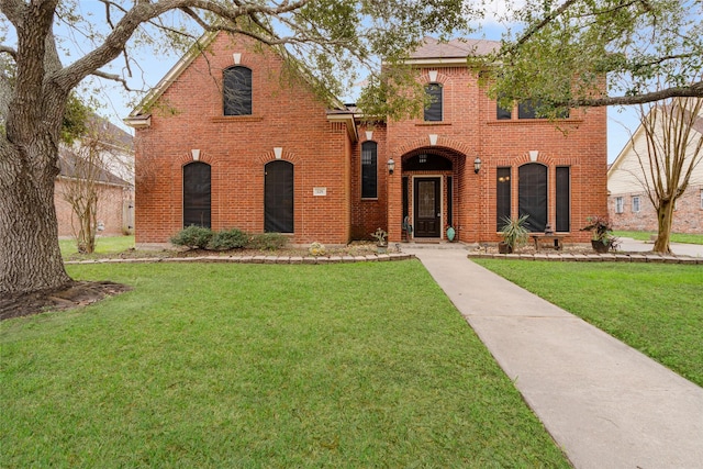 view of front facade featuring a front yard