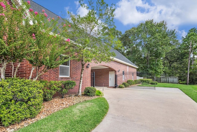 view of front of house with a front yard