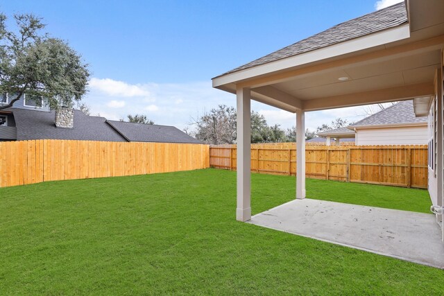 view of yard featuring a patio area