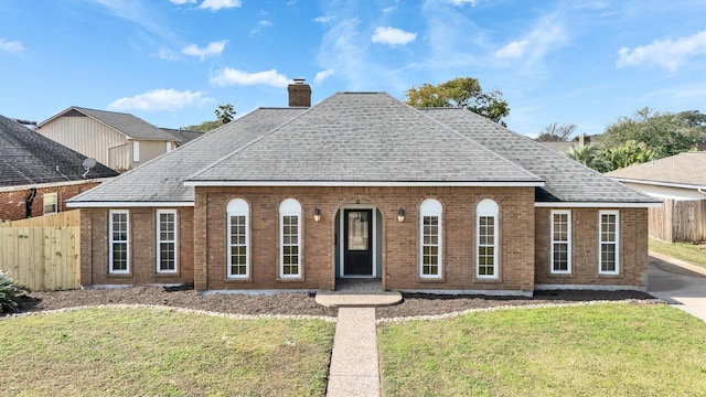 view of front facade with a front yard