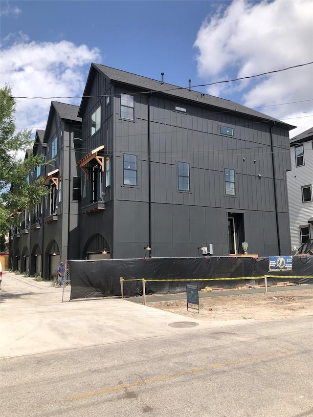 2221 Bevis St, Houston, TX 77008 - view of property