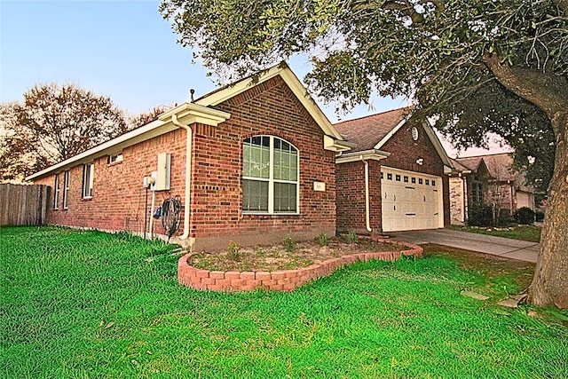 view of front facade featuring a garage and a front yard