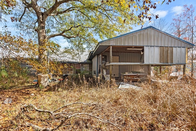 exterior space with an outbuilding