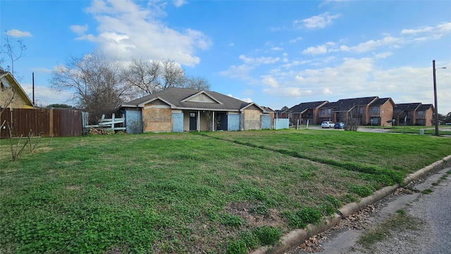 view of front of property featuring a front lawn