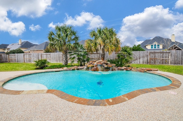 view of swimming pool