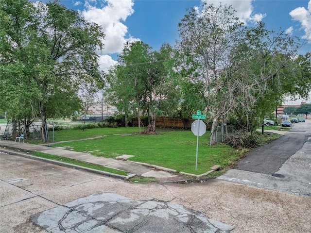 Listing photo 2 for 3350 Holman St, Houston TX 77004