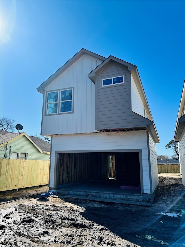 view of front facade featuring a garage