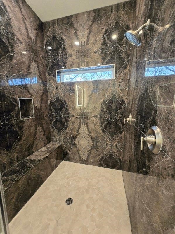 bathroom featuring a tile shower