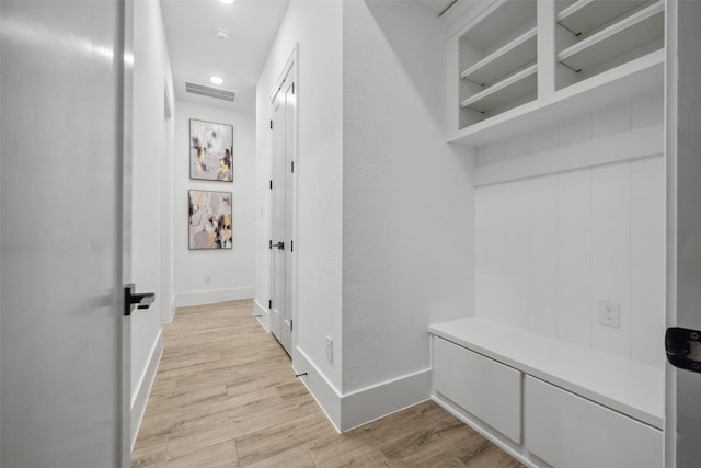 mudroom featuring visible vents, light wood-style flooring, and baseboards