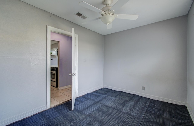 unfurnished room featuring carpet floors and ceiling fan