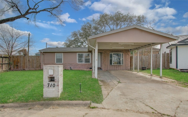 view of front of property with a carport and a front yard