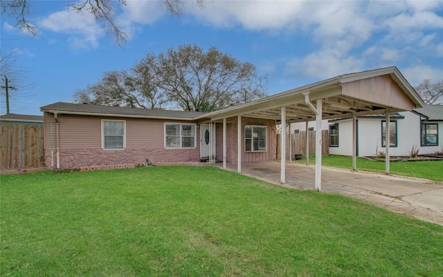 ranch-style house featuring a front lawn