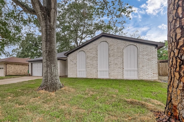 view of front of house with a garage and a front lawn