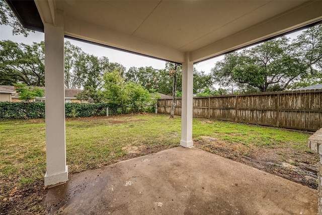 view of yard featuring a patio