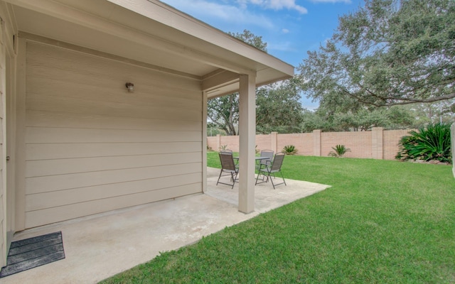 view of yard with a patio