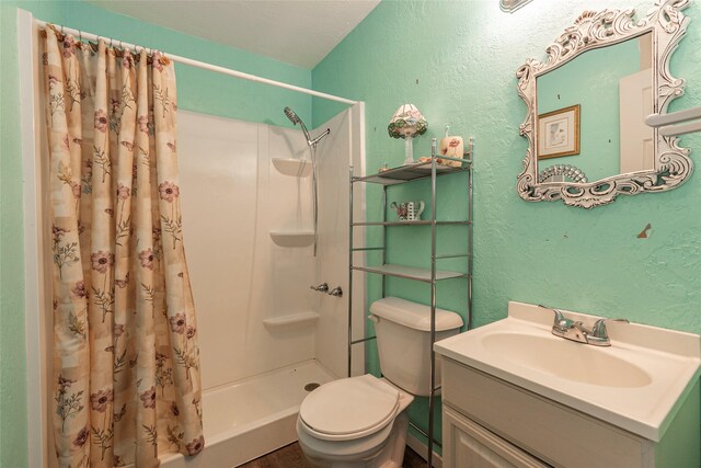 bathroom featuring curtained shower, toilet, and a textured wall