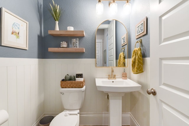 bathroom featuring toilet and sink