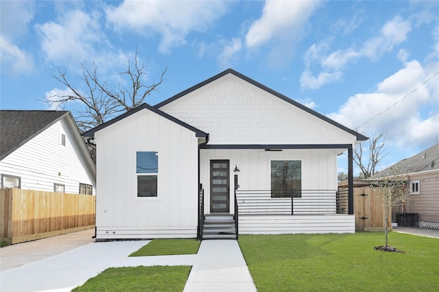 modern farmhouse style home featuring a front yard