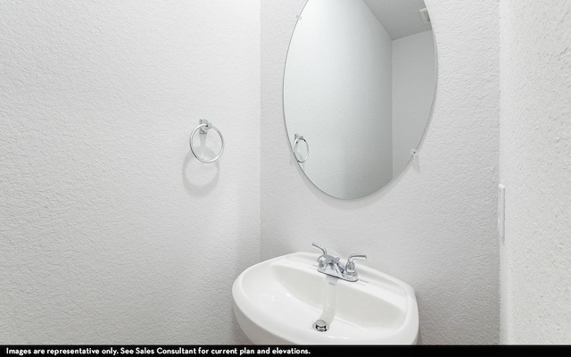 bathroom featuring sink