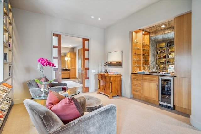 carpeted living room featuring wet bar and beverage cooler