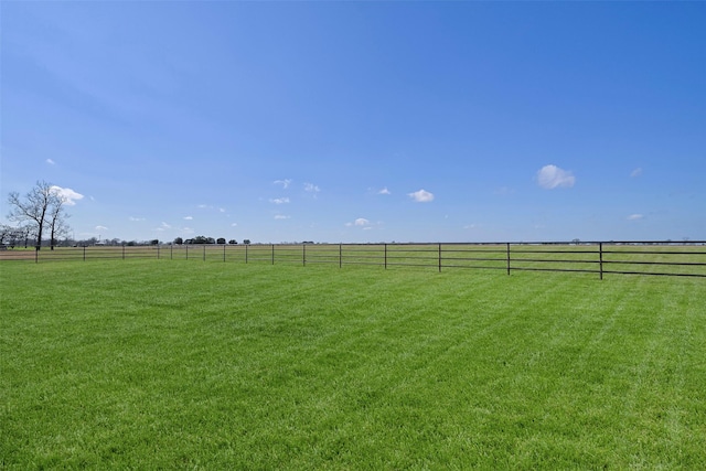 view of yard featuring a rural view