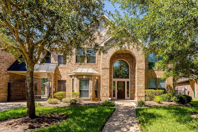 view of front facade with a front yard