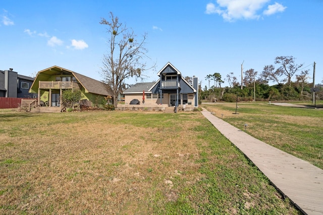 view of front of home with a front lawn and a balcony