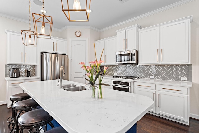 10812 Kyler Oaks Pl, Houston, TX 77043 - kitchen with stainless steel appliances, a sink, an island with sink, a kitchen breakfast bar, and tasteful backsplash