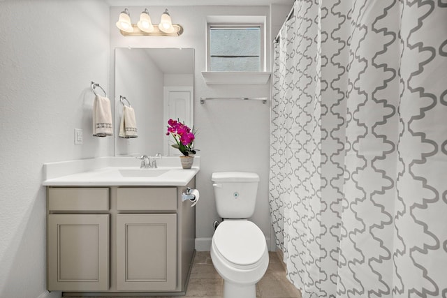 10812 Kyler Oaks Pl, Houston, TX 77043 - bathroom featuring vanity, toilet, curtained shower, and baseboards