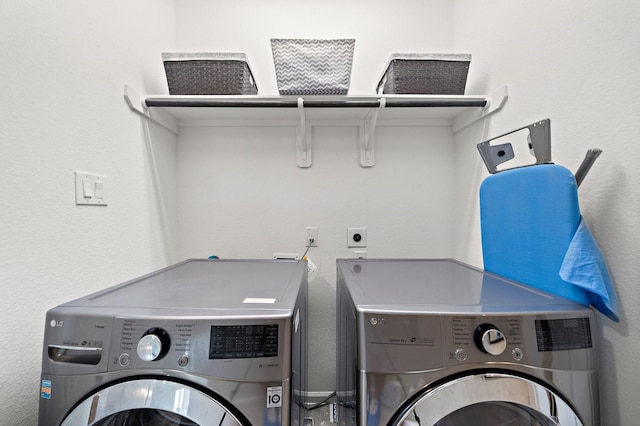 10812 Kyler Oaks Pl, Houston, TX 77043 - washroom featuring washer and clothes dryer and a textured wall