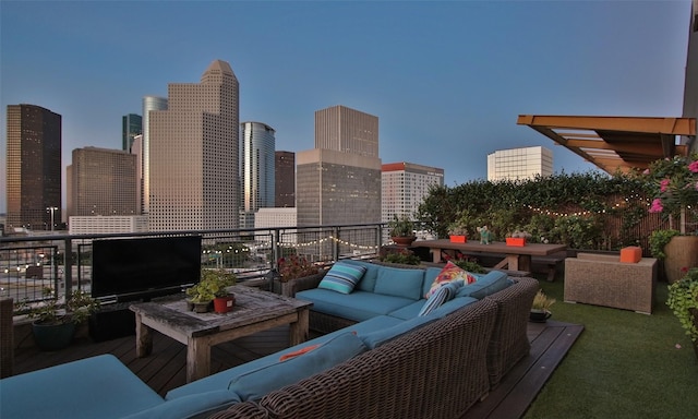 balcony featuring an outdoor hangout area