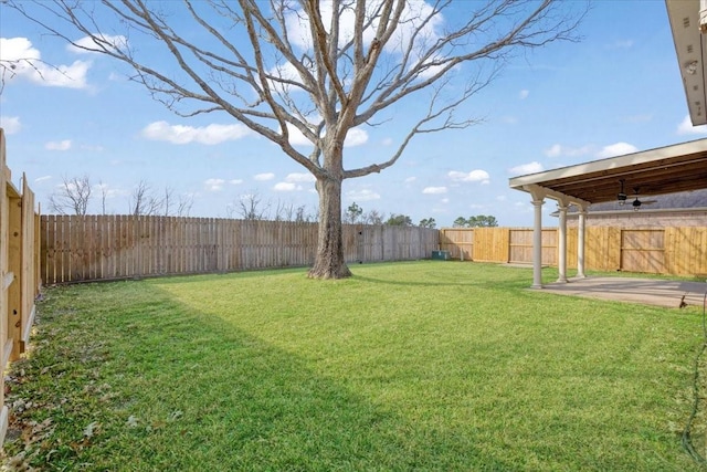 view of yard featuring ceiling fan and a patio area